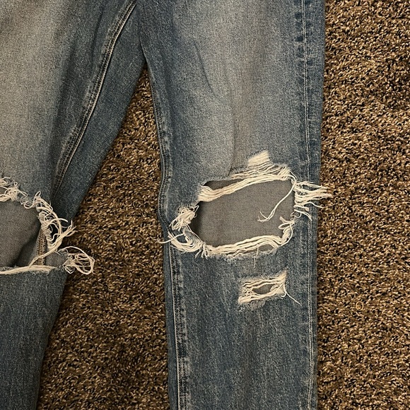 American Eagle Strigid Mom Jeans Size 4 - Picture 2 of 6